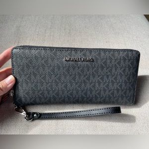 Michael Kors Monogram full size Wallet